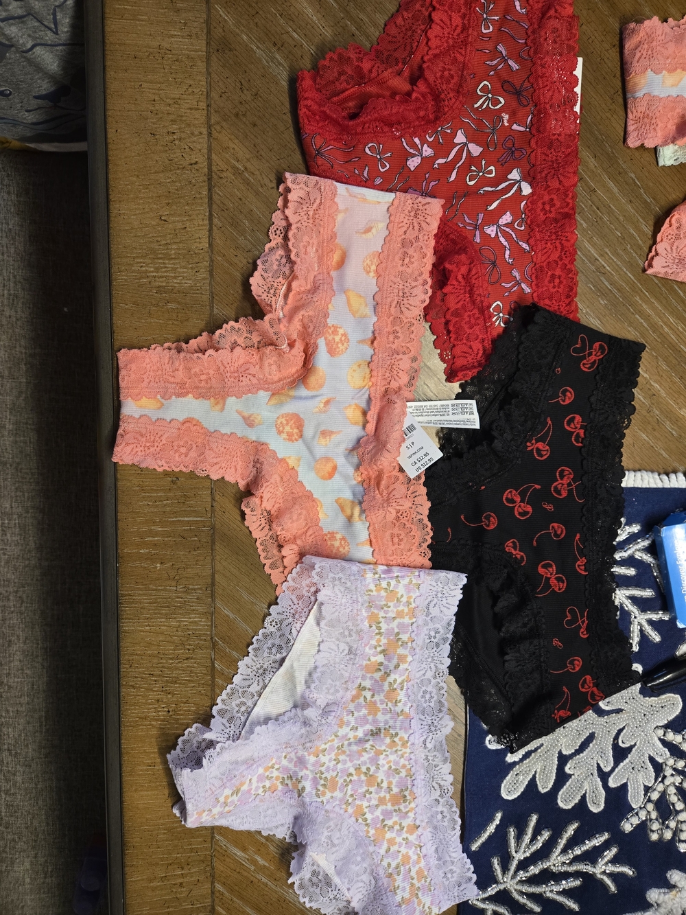 VICTORIA'S Secret Size SMALL lot Of 4 Lace Trim CHEEKY bikini Underwear PANTIES